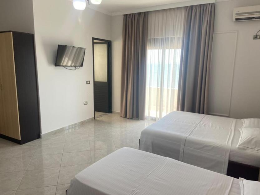 Hotel Tirona ドゥラス エクステリア 写真