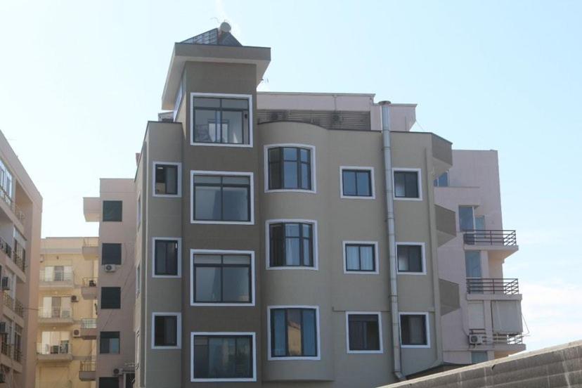 Hotel Tirona ドゥラス エクステリア 写真