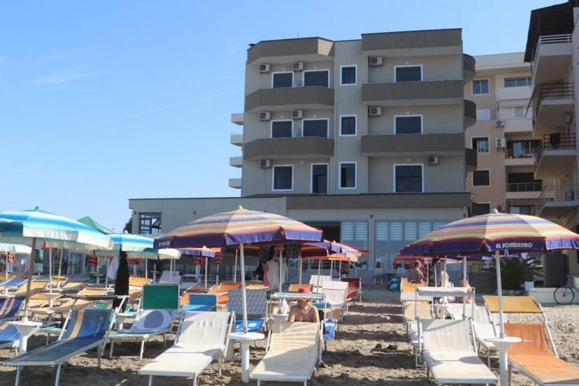 Hotel Tirona ドゥラス エクステリア 写真
