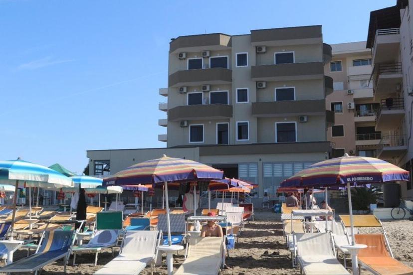 Hotel Tirona ドゥラス エクステリア 写真