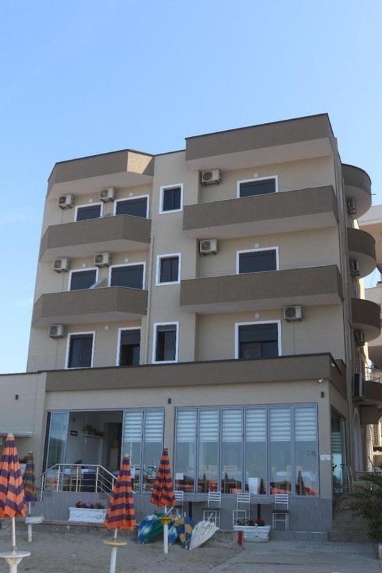 Hotel Tirona ドゥラス エクステリア 写真