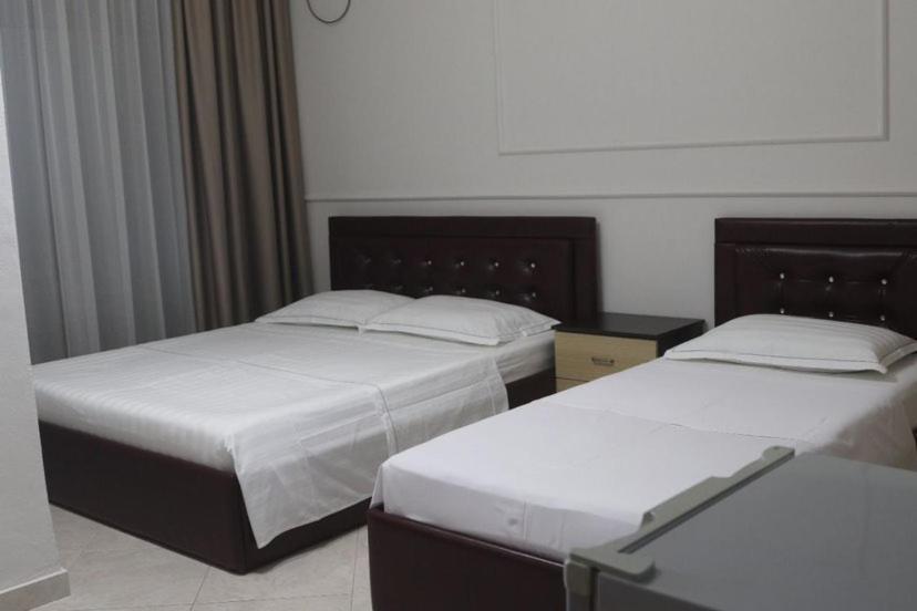 Hotel Tirona ドゥラス エクステリア 写真