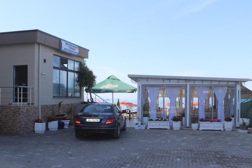Hotel Tirona ドゥラス エクステリア 写真