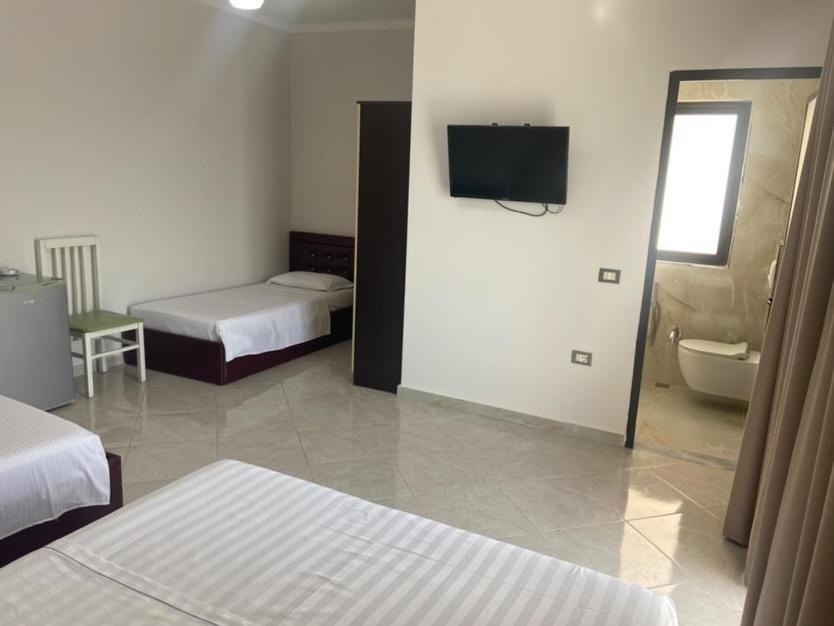 Hotel Tirona ドゥラス エクステリア 写真