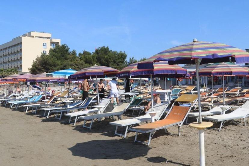 Hotel Tirona ドゥラス エクステリア 写真