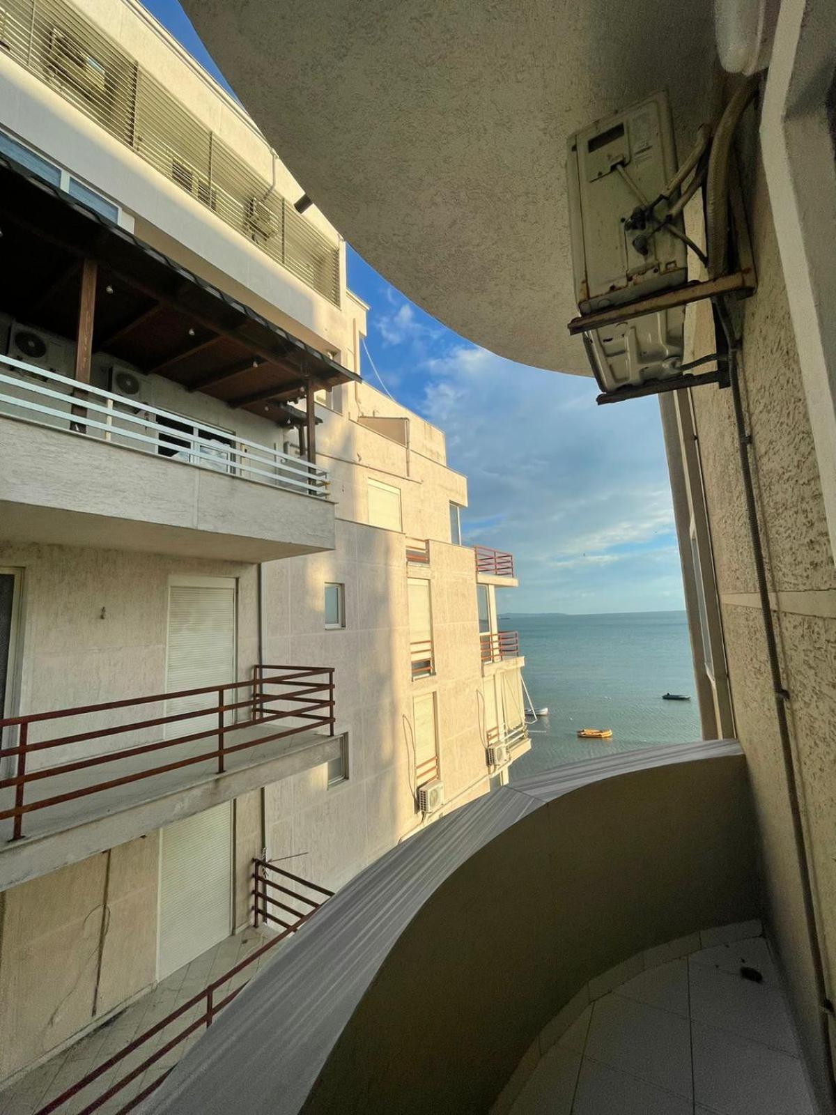 Hotel Tirona ドゥラス エクステリア 写真