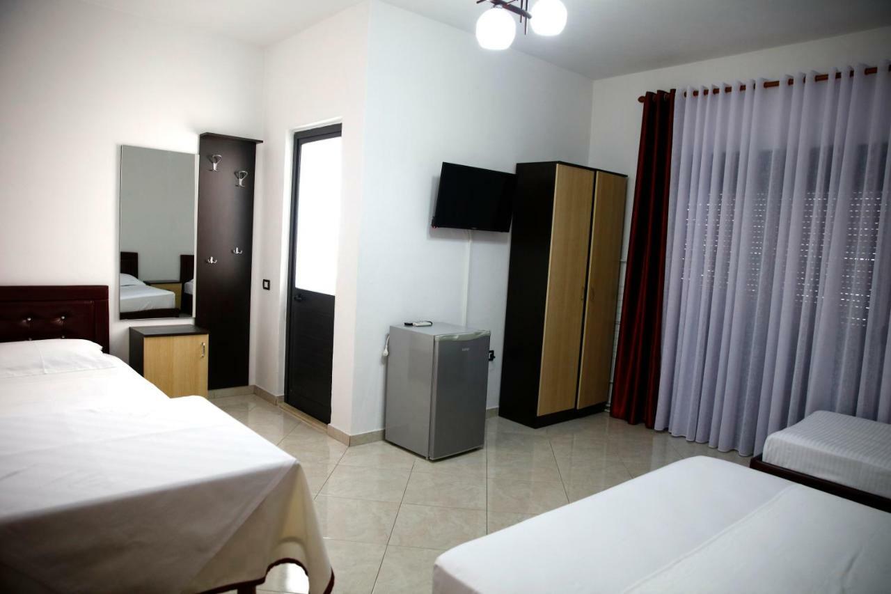 Hotel Tirona ドゥラス エクステリア 写真