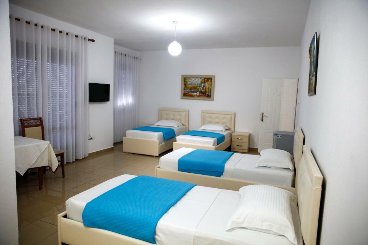 Hotel Tirona ドゥラス エクステリア 写真